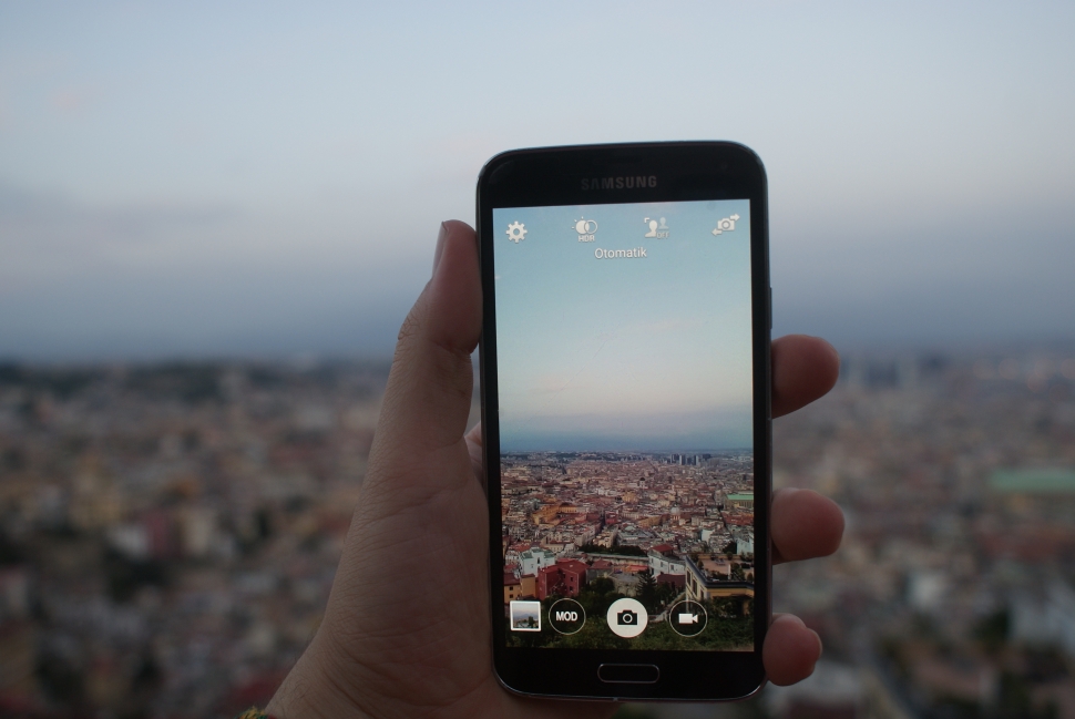 tilt lens of black samsung android smartphone using camera preview